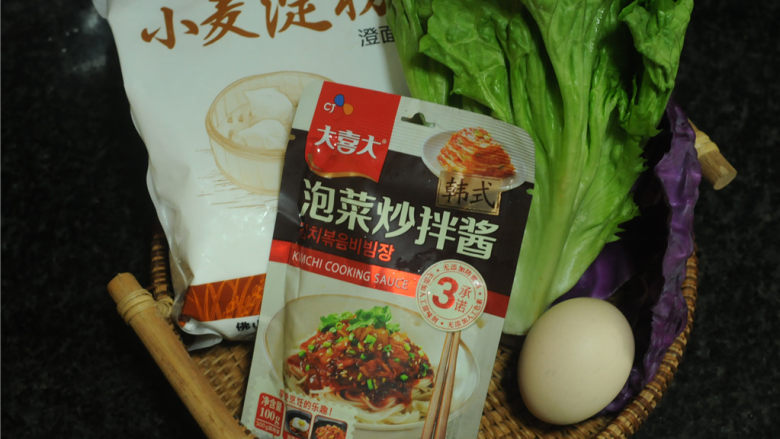 双色鸡蛋拌菜,食材准备好