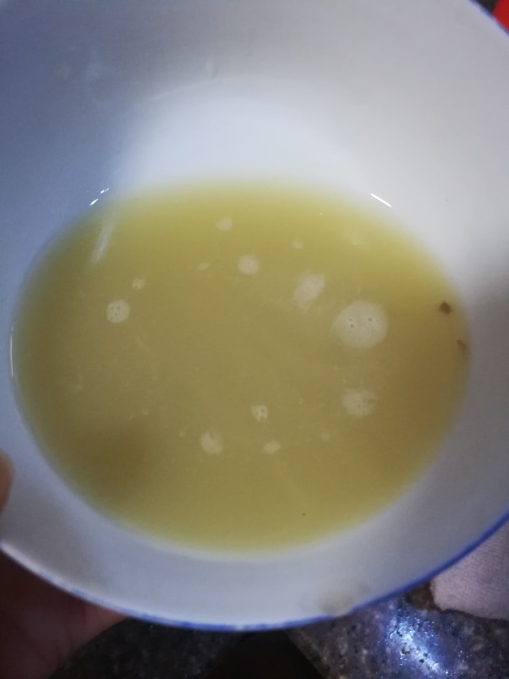 红糖姜汁软糖,把姜汁煮剩一碗多就行,看看这姜汁多浓