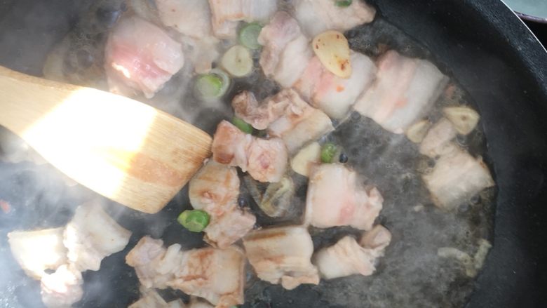金玉满堂炒五花肉,加一点美极鲜