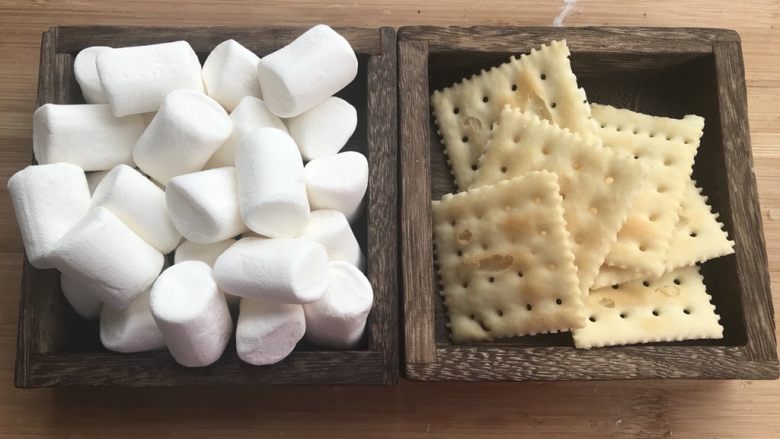 手工牛轧饼,棉花糖和苏打饼。