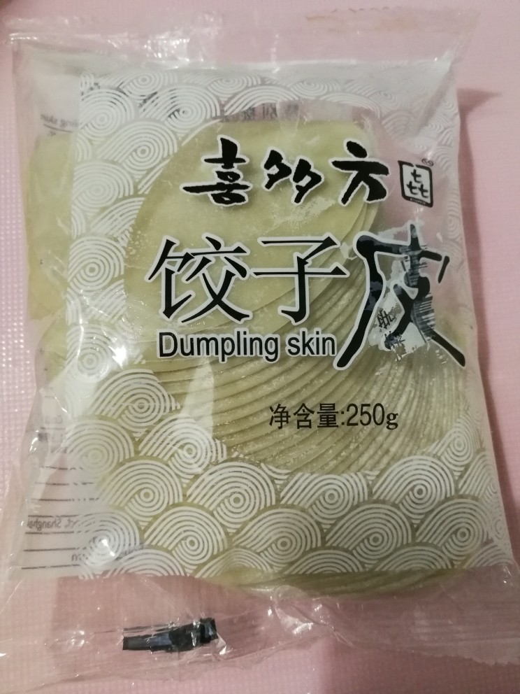 韭黄虾仁煎饺,<a style='color:red;display:inline-block;' href='/shicai/ 4346'>饺子皮</a>比较关键,做煎饺的皮子相对要薄而有韧性。