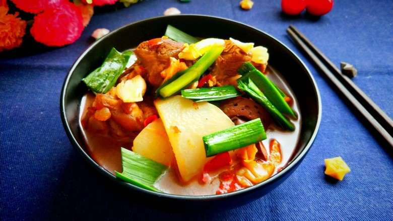 年菜 红红火火过大年&白萝卜猪血炖羊肉,香气扑鼻,美味诱人!