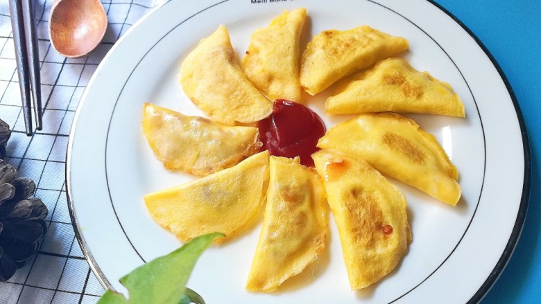 宝宝年夜饭-蒜蓉肉末蛋饺,咬一口，满嘴的肉香，蛋香，美味