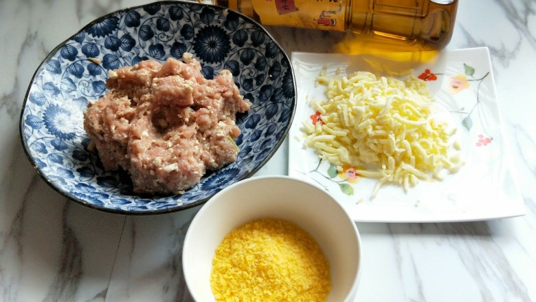 年夜饭~肉糜芝士夹心丸子,准备好所有食材。