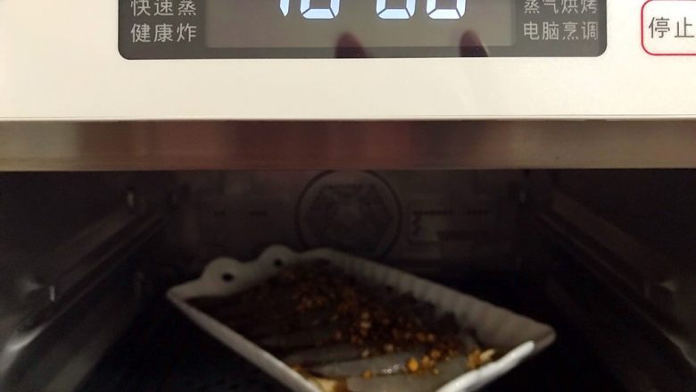 年夜饭の富贵荣华~腐皮蒸大虾,放入蒸箱,水箱放满水,选择原气蒸功能,10分钟