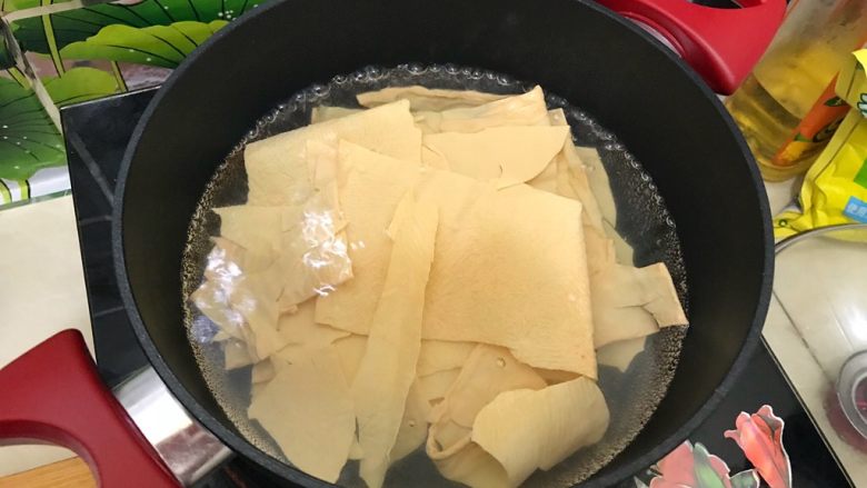 年夜饭の富贵荣华~腐皮蒸大虾,煮3.4分钟,腐皮九成熟