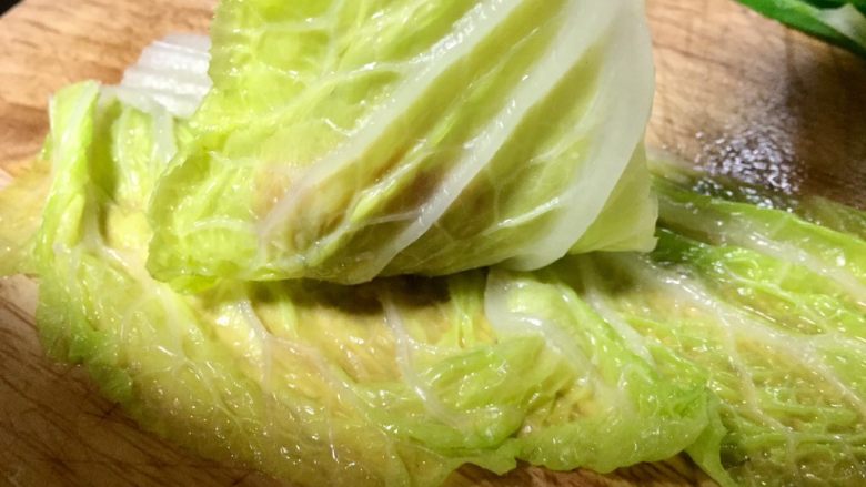 #吉祥菜肴#招财进宝百财福袋,先提起上面一张白菜,再把下面一张包起来