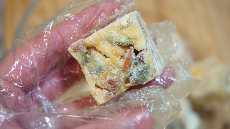 可能是你吃过最酥的雪花酥,这样就完成了!咸甜适中很迷人!记住要密封保存喔!