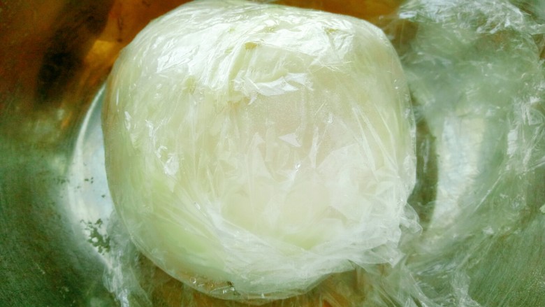 枣花馍,所有材料混合均匀用温水和成面团,温暖处醒发两倍大