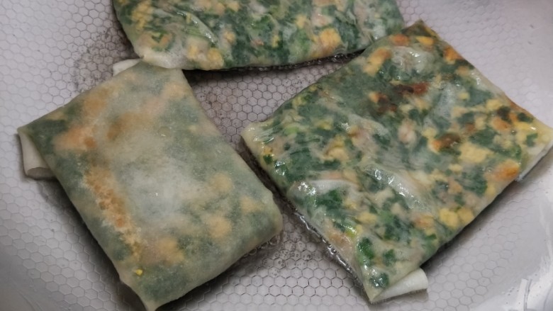 薄酥春卷馅饼,锅放一点油,小火烙两面金黄,看注火,别糊了
