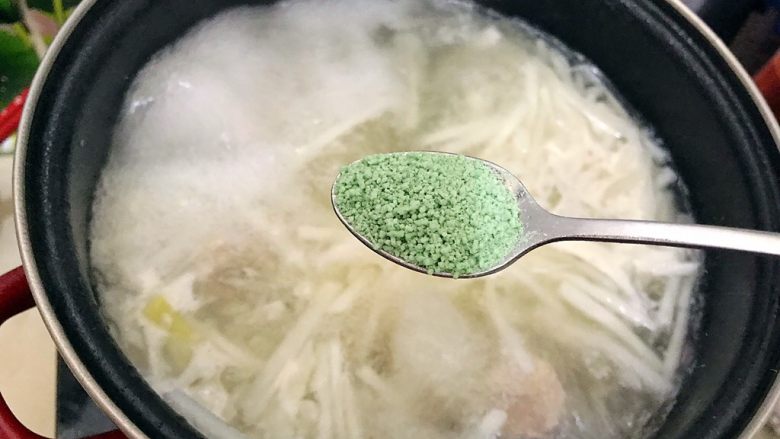清热解火首选の萝卜丝排骨汤,一丢丢蔬之鲜(鸡精)