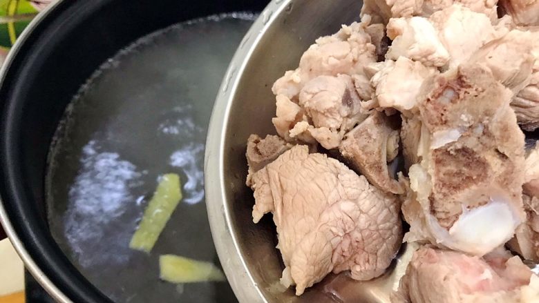 清热解火首选の萝卜丝排骨汤,下排骨