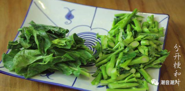 姜蓉芥蓝,❥ 将<a style='color:red;display:inline-block;' href='/shicai/ 139'>芥蓝</a>去除一部份老叶，切成段，洗干净，并把叶和梗分开