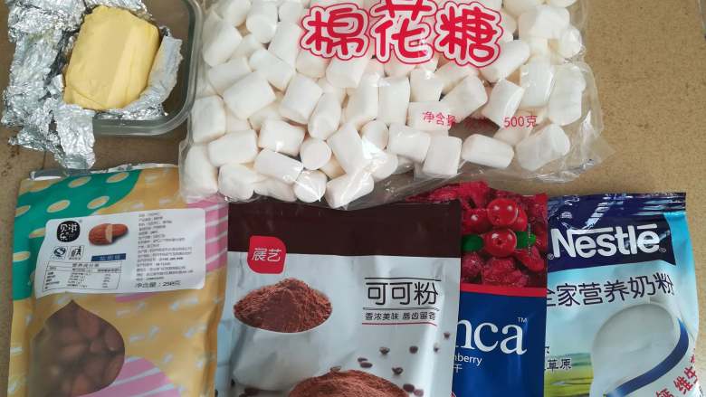 多口味牛轧糖,首图依旧是材料的全家福,实际上花生正在烤箱烤没摆上去(≖_≖ )