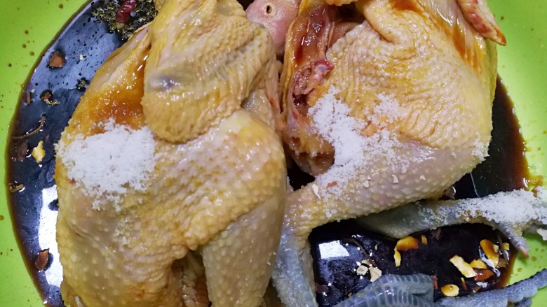 妈妈的味道~美味香酥鸡,加入白糖,我两只鸡加了200克的白糖