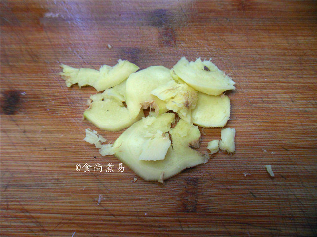 酱焗鱼块,<a style='color:red;display:inline-block;' href='/shicai/ 2800'>生姜</a>去皮切片,拍碎