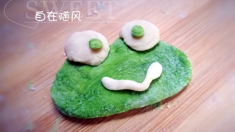 过年蒸馍～萌萌豆荚馒头,再用双色面团做个小青蛙🐸