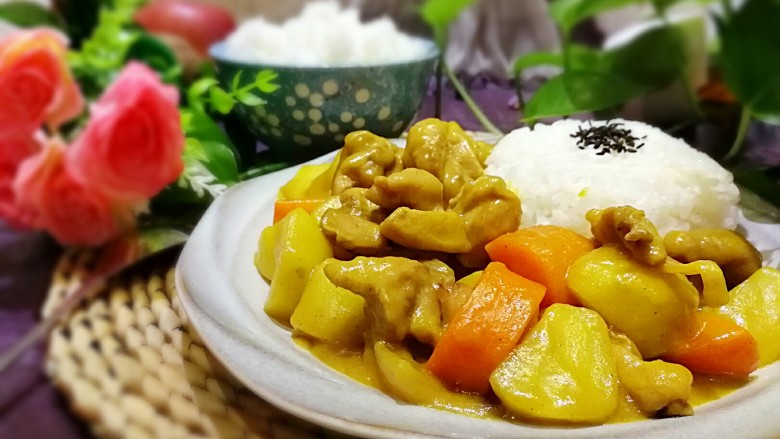 家常咖喱鸡腿饭,再继续炖一会儿,收汁差不多就可以开饭啦