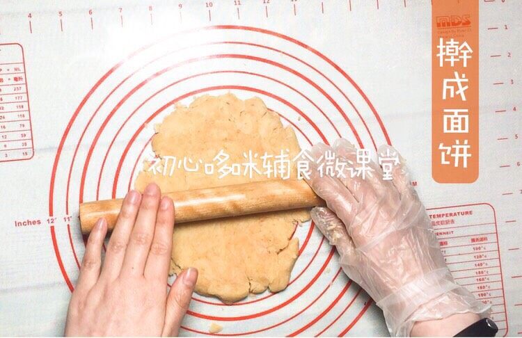 宝宝辅食:肉松磨牙棒,擀成面饼