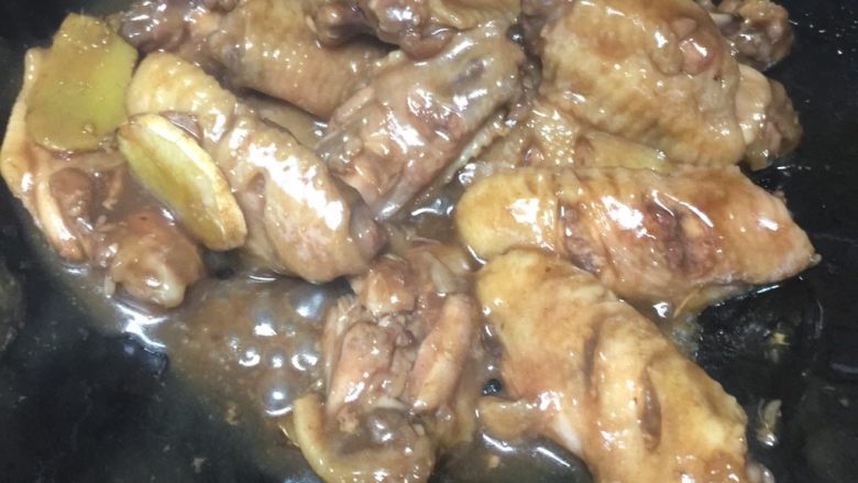 可乐鸡翅,最后收汁要不停翻动，以免糊锅