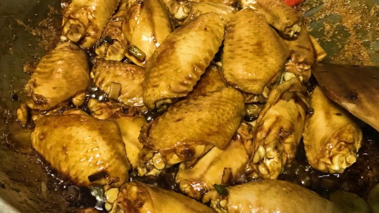 狗年旺旺,年夜饭系列3️⃣《山珍鸡》,炒出糖色。