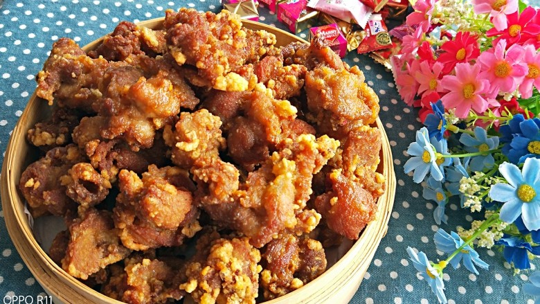 炸酥肉–传承妈妈的味道,炸好的酥肉再来一个美美的靓照,酥肉可以直接吃,也可以用来煮汤煮面,好极了!