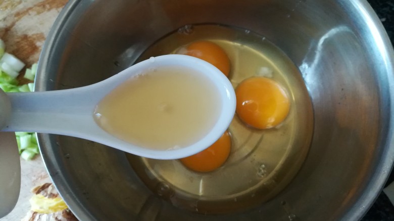 美味可口的紫菜炒蛋,加点老酒,蛋会更蓬松。