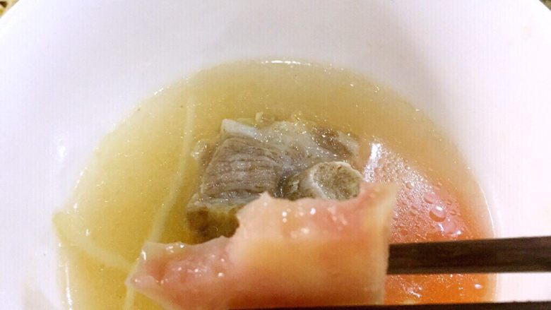 丽江腊排骨锅,今天做腊排骨锅用的所有食材除香菜外 全部都是采购自云南~~