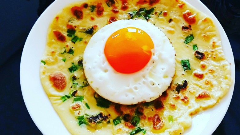 鸡蛋葱花饼+太阳蛋,来张成品图。