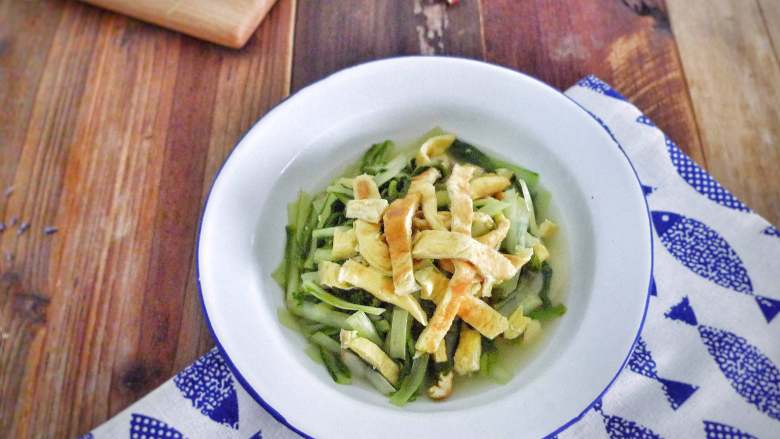 小白菜炖蛋饼,装盘，美味。