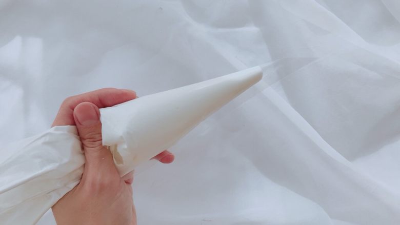 #情人节#婚礼纪—棒棒糖蛋糕,装入裱花袋,剪小口