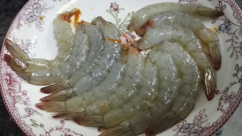 软炸虾,去头去壳,保留尾巴一截
