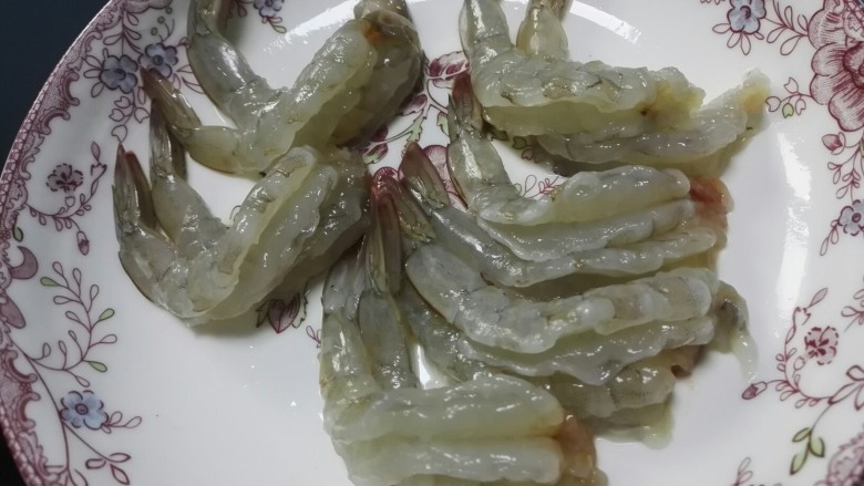 软炸虾,拨好的虾仁肉