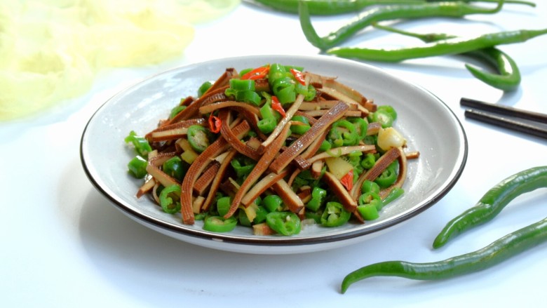 年夜饭~辣爽杭椒香干