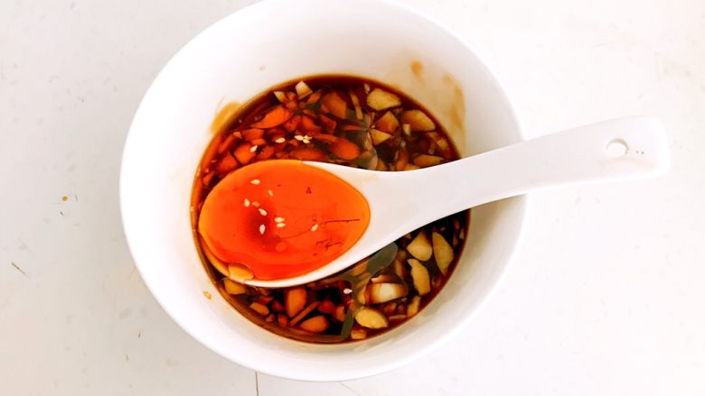 减肥菜品 老醋蛰头,加入1勺红辣油