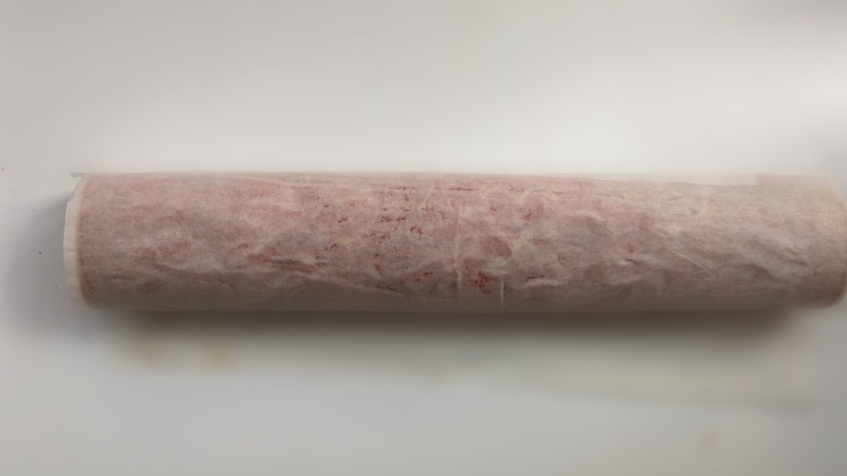 红丝绒手绘蛋糕卷,卷起来,定型后再打开