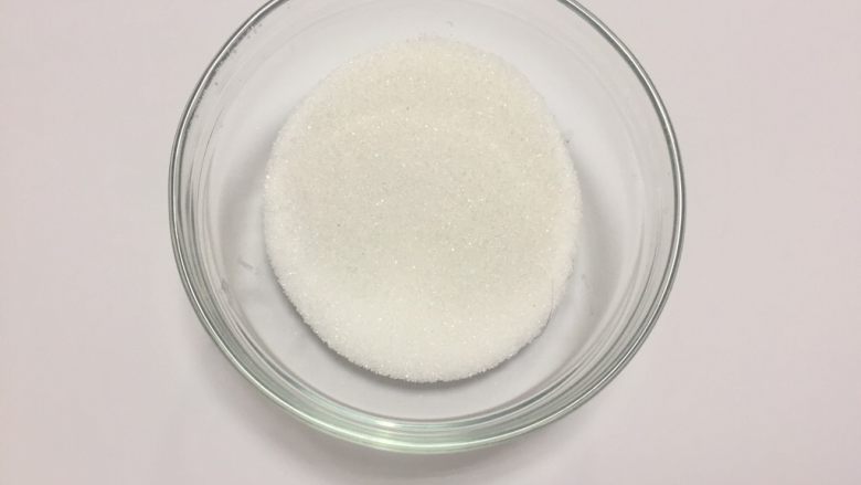 凤梨馅(菠萝馅),准备细砂糖,最好用老冰糖(家里的冰糖正好用完了,犯懒没去买哈)