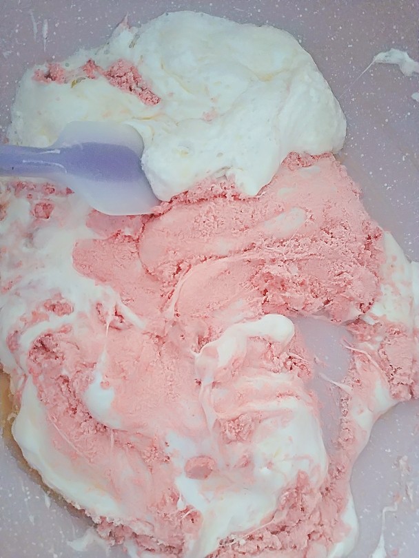 过年智胜熊孩子利器☞美味棒棒糖，家庭快手制作,加入粉类。