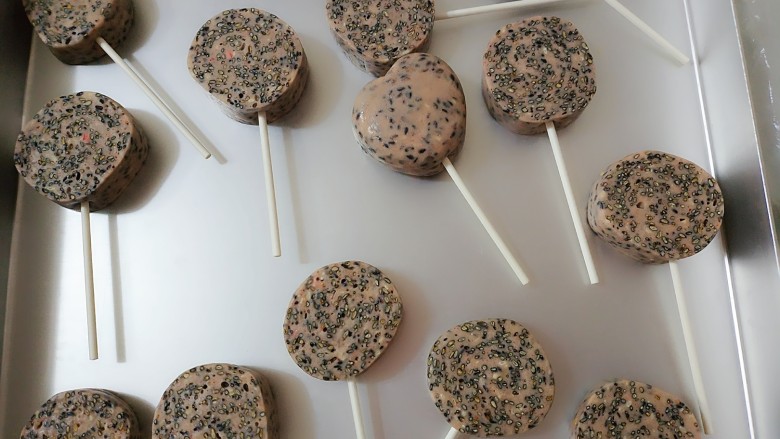 过年智胜熊孩子利器☞美味棒棒糖，家庭快手制作,穿好。