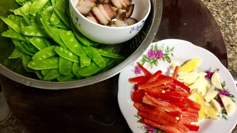 小清新&烟火气➕荷兰豆清炒酱油肉,全部食材准备好