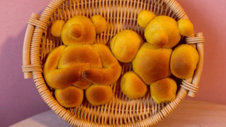 熊宝宝,看着它们
心情似乎好起来
2018
愿我们
互相拥抱
互相取暖
生活不易
有你的怀抱温暖着我
我很知足