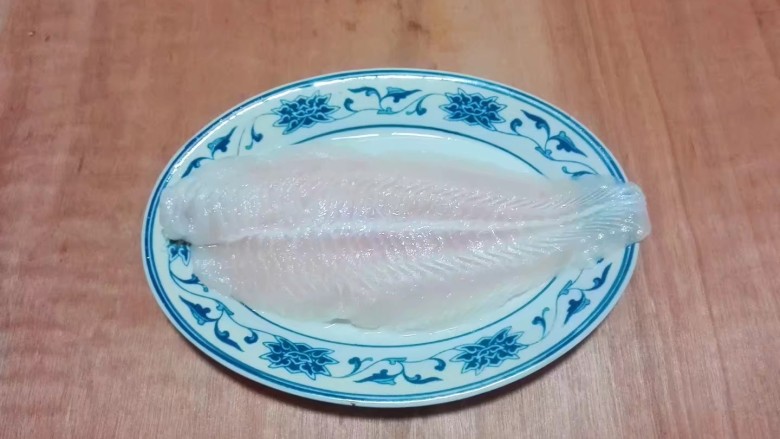 年味+黑珍珠般咸鲜豆豉冷冻巴沙鱼柳,准备一片解冻好了的巴沙鱼