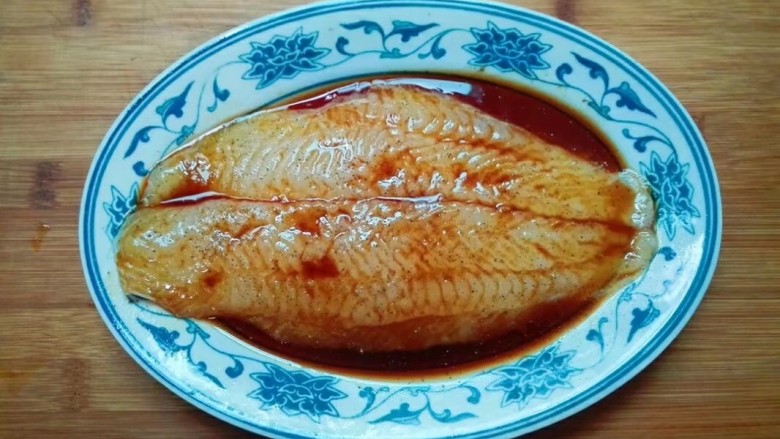 年味+黑珍珠般咸鲜豆豉冷冻巴沙鱼柳,淋入一勺<a style='color:red;display:inline-block;' href='/shicai/ 788'>生抽</a>
