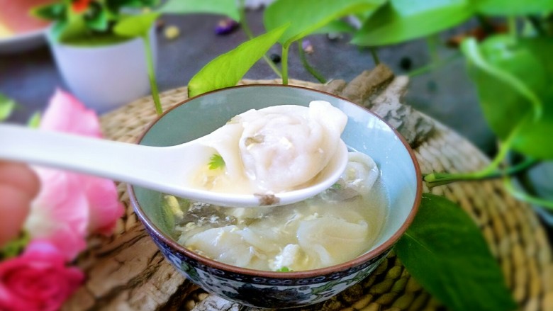 快手早餐之紫菜蛋花浴云吞,热气腾腾,吃了很舒服哦