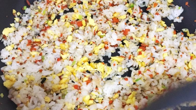 海苔饭团,再搅拌个十几秒,关火