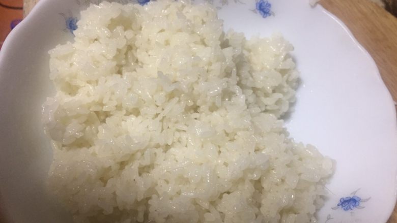 果味糯米凤梨（菠萝）饭,倒入碗里