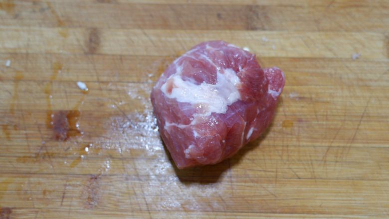 黄瓜干炒肉丝,<a style='color:red;display:inline-block;' href='/shicai/ 414'>猪肉</a>洗净,
