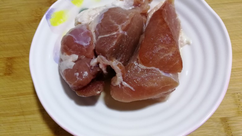 青椒熘肉段,准备猪<a style='color:red;display:inline-block;' href='/shicai/ 429'>瘦肉</a>一块儿,