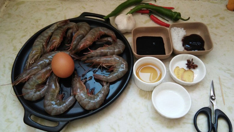 香辣可口的蒜蓉烤虾,营养下饭神器,全部材料准备完毕