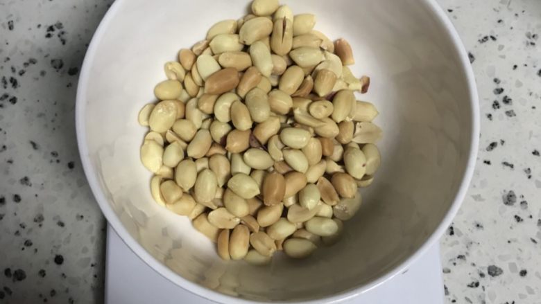 拜年牛轧糖,称重(我的84克